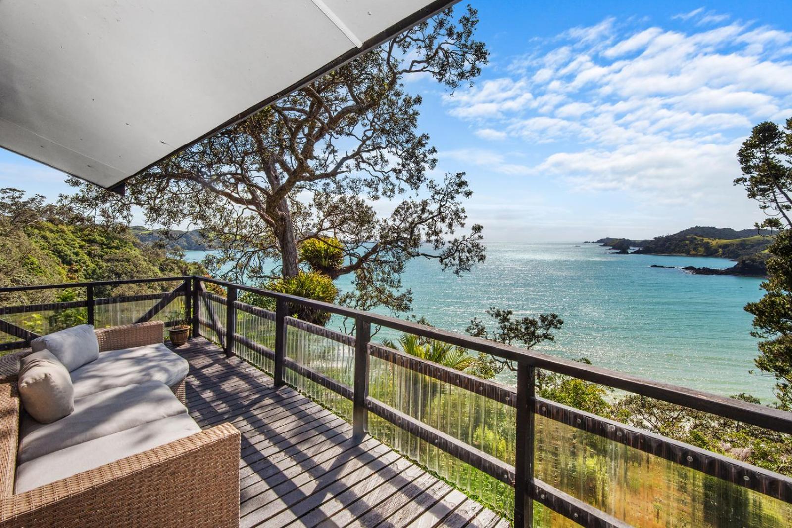 Bayview Beauty - Helena Bay Holiday Home Lyttelton ภายนอก รูปภาพ